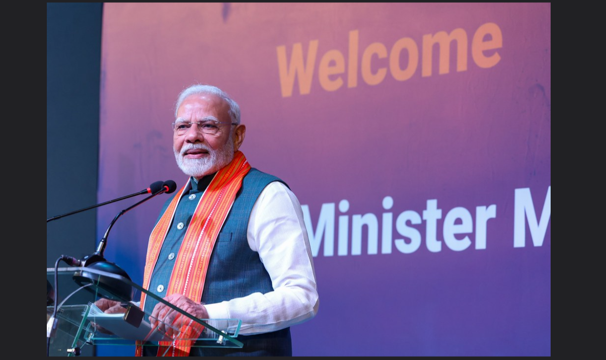 प्रधानमंत्री नरेंद्र मोदी मंत्रियों के कामकाज की समीक्षा करते हुए
